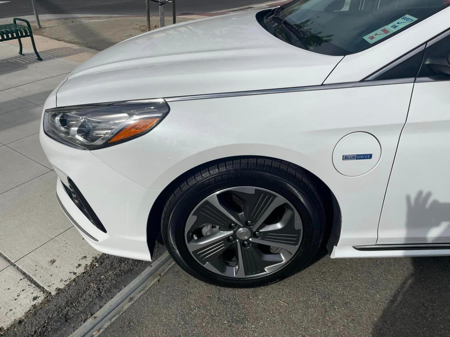 2019 WHITE /GRAY Hyundai Sonata Plug-In (KMHE54L25KA) , located at 744 E Miner Ave, Stockton, CA, 95202, (209) 944-5770, 37.956863, -121.282082 - Photo#2